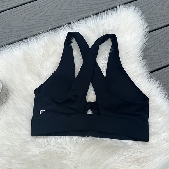 Fabletics twist front cut out black sports bra - Picture 5 of 6